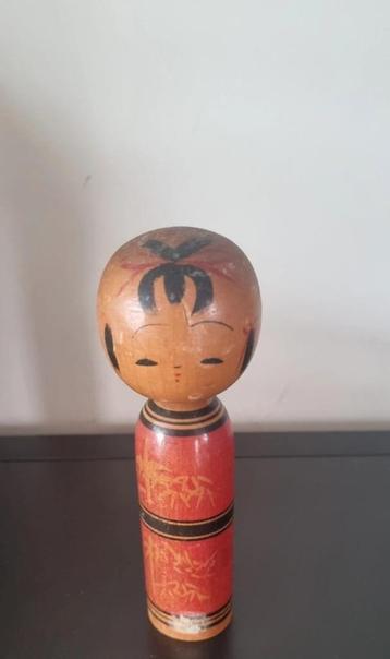 Leuke Shingata Kokeshi beschikbaar voor biedingen