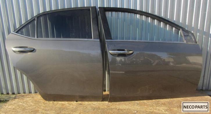 TOYOTA COROLLA E16 DEUR PORTIER KLEUR 1G2 ALLES LEVERBAAR, Autos : Pièces & Accessoires, Carrosserie & Tôlerie, Haillon arrière