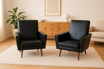 Duo vintage fauteuil in Scandinavische stijl in zwart kunstl beschikbaar voor biedingen