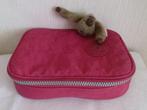 Kipling extra grote pennenetui 100 pennen fuchsia + aap, Ophalen of Verzenden, Gebruikt