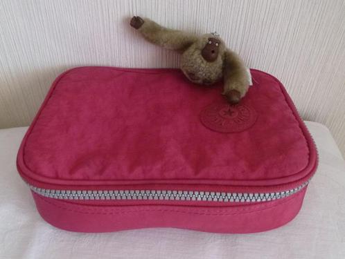 Kipling extra grote pennenetui 100 pennen fuchsia + aap, Diversen, Schoolbenodigdheden, Gebruikt, Ophalen of Verzenden
