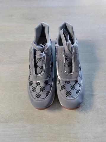 dames sneakers beschikbaar voor biedingen