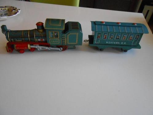 Oude locomotief met wagon en set sporen. Made in Japan, Antiek en Kunst, Antiek | Speelgoed, Ophalen of Verzenden
