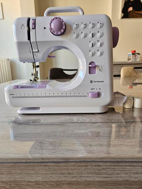 Kleine naaimachine: 2x gebruikt en in perfecte staat !, Hobby en Vrije tijd, Naaimachines en Toebehoren, Zo goed als nieuw, Naaimachine