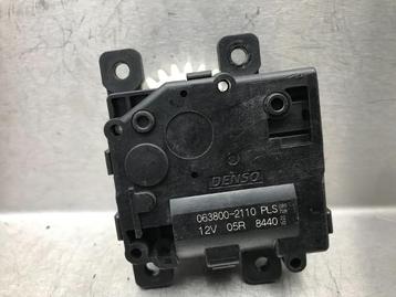 ACTIONNEUR MOTEUR VOLET CHAUFFAGE IS (E3) (0638002110PLS), Utilisé, Lexus