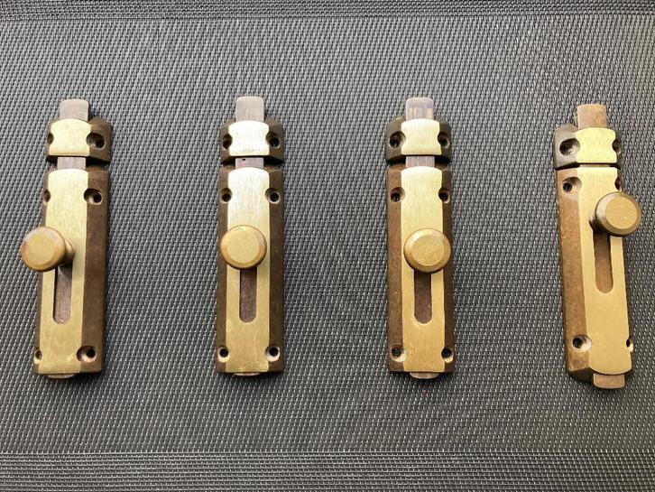 4 LOQUETS (VERROUS) LAITON CUIVRÉ, Antiquités & Art, Antiquités | Bronze & Cuivre, Enlèvement ou Envoi