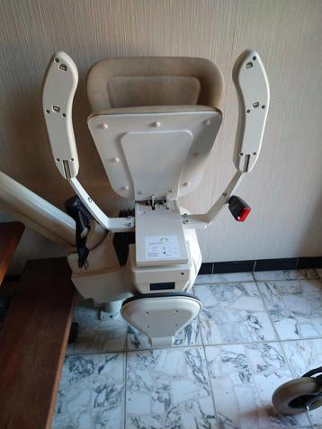 Traplift comfortlift, nieuwstaat beschikbaar voor biedingen