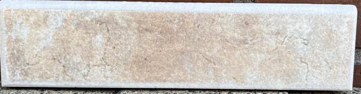 Super lot de 80 plinthes carrelages beige de 32 cm état neuf, Doe-het-zelf en Bouw, Tegels, Zo goed als nieuw, Wandtegels, Keramiek