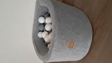 Meow baby ballenbad beschikbaar voor biedingen