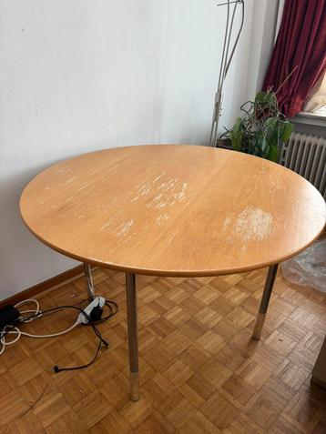 Zweedse ronde tafel in hout - verstelbare metalen structuur beschikbaar voor biedingen