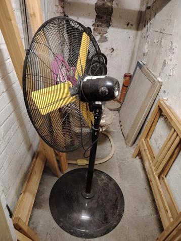 Groot ventilator (good voor groot ruimte)  beschikbaar voor biedingen