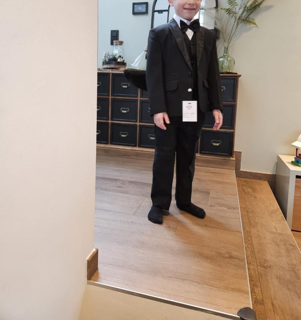 Nouveau costume taille 104 4 ans, Enfants & Bébés, Enlèvement