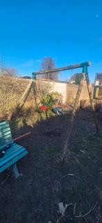 Houten schommel met rood zitjes, Ophalen, Schommel