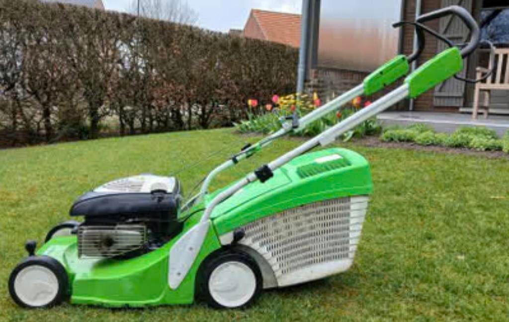 Viking zelftrekkende grasmaaier op benzine, Ophalen, Cirkelmaaier, Gebruikt, Benzine-grasmaaier