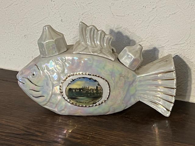 Souvenir en porcelaine, sel et poivre, Tour de Londres, Enlèvement