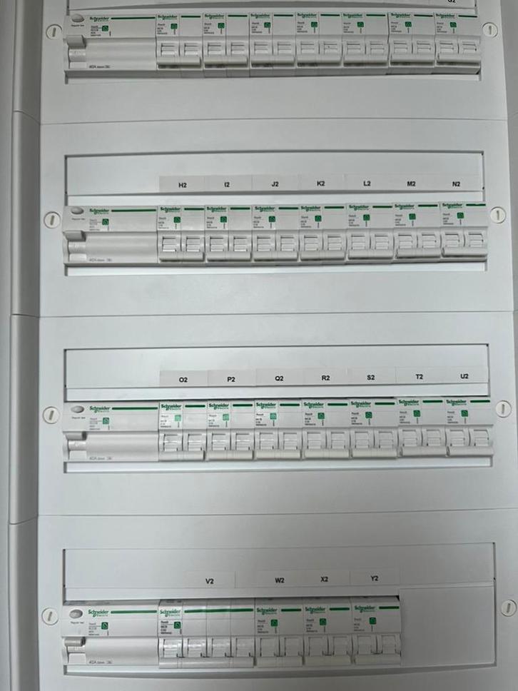 Électricien Bruxelles: intervention rapide/0465336804, Doe-het-zelf en Bouw, Elektriciteit en Kabels, Zo goed als nieuw, Ophalen