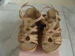 1 chaussure beige à bride et 1 jaune, pointure 36, neuf, Vêtements | Femmes, Chaussures, Enlèvement, Neuf, Beige