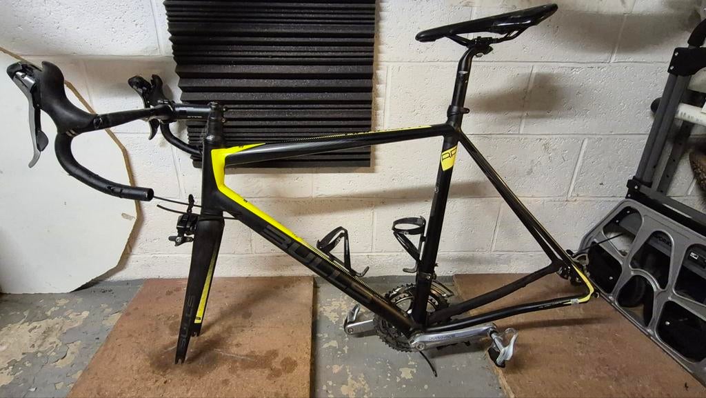 Cadre de vélo de route de marque Bulls en parfait état, Vélos & Vélomoteurs, Enlèvement