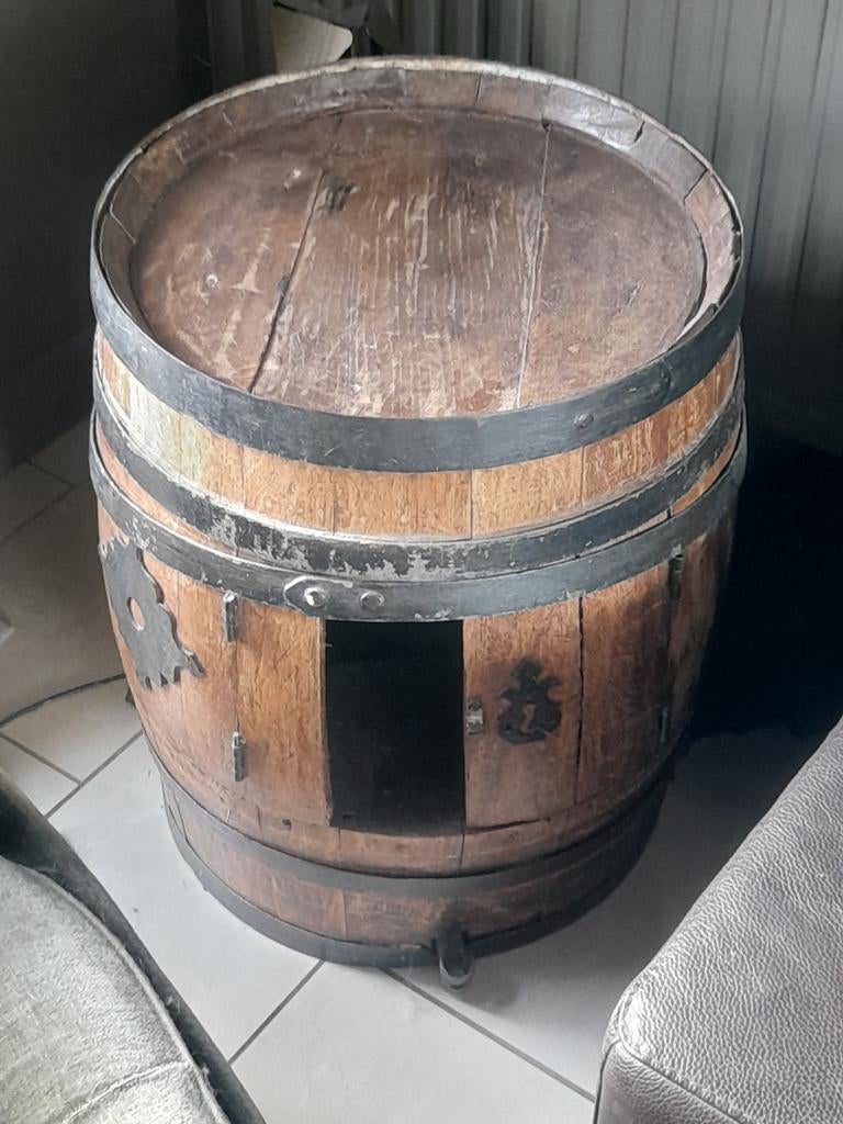 Tonneau en bois de chêne., Enlèvement, Bois