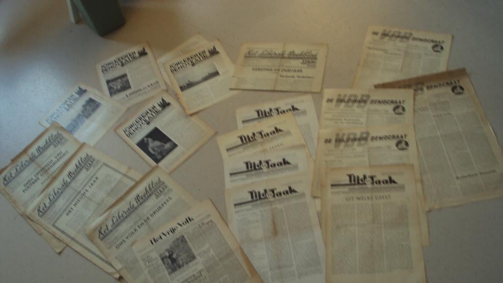 beaucoup de vieux journaux ww2, Enlèvement ou Envoi