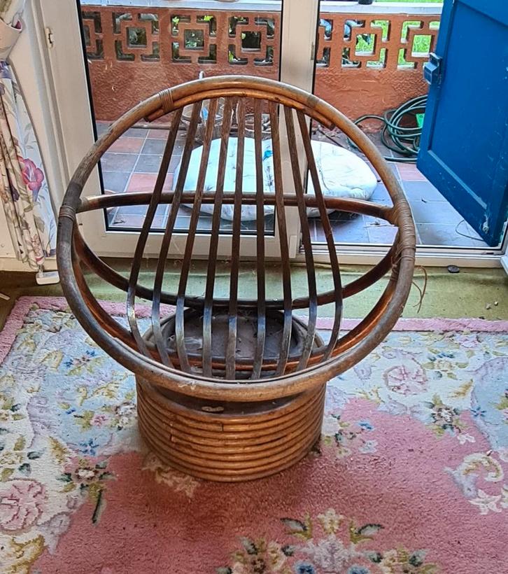 fauteuil pivotant en rotin de style vintage., Jardin & Terrasse, Chaises de jardin, Rotin, Enlèvement