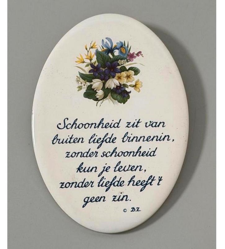 Vintage spreuk wandbord keramiek 15 cm liefde wit wand bord, Huis en Inrichting, Woonaccessoires | Tekstborden en Spreuken, Zo goed als nieuw