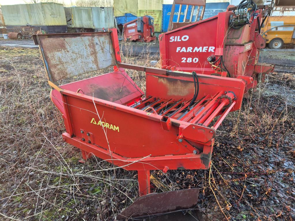 Afwikkelaar voor ronde balen, Ophalen, Vee