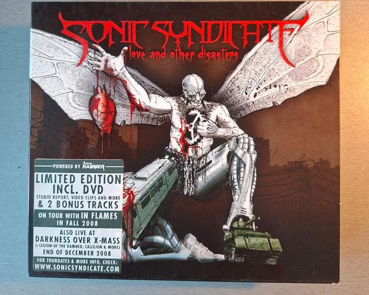 Cd/dvd. Sonic Syndicate. Love and other disasters., Cd's en Dvd's, Cd's | Hardrock en Metal, Ophalen of Verzenden