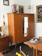 Armoire trois portes plaquée en chêne pieds compas années 50, Vintage, 150 à 200 cm, Comme neuf, Enlèvement