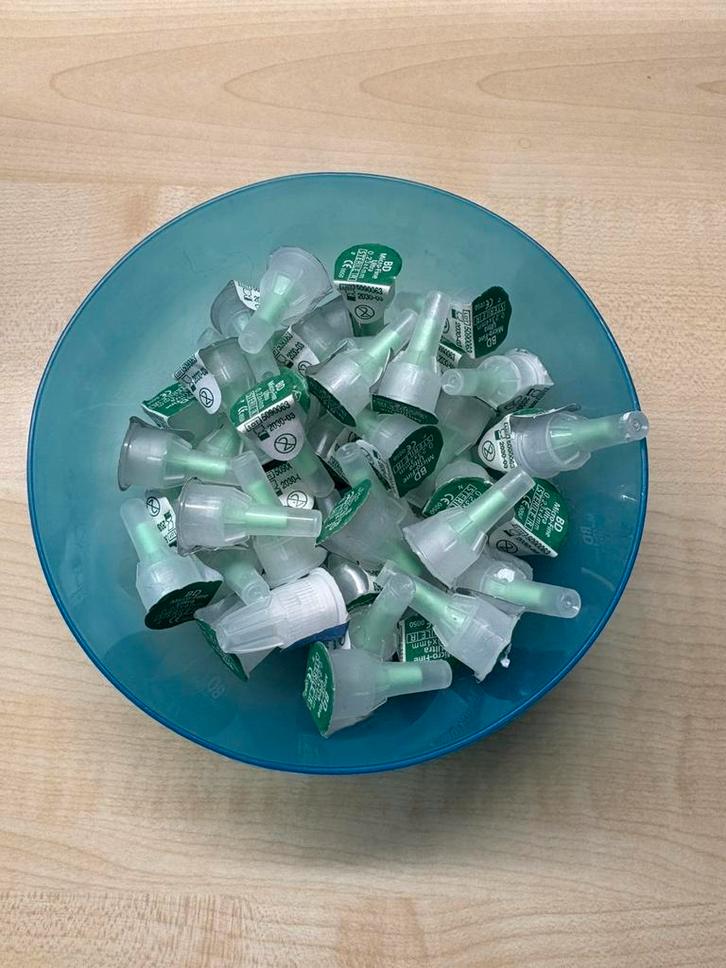 55 aiguilles stériles pour stylo BD Micro-fin 0,23x4mm 03/30, Diversen, Verpleegmiddelen, Nieuw, Ophalen of Verzenden