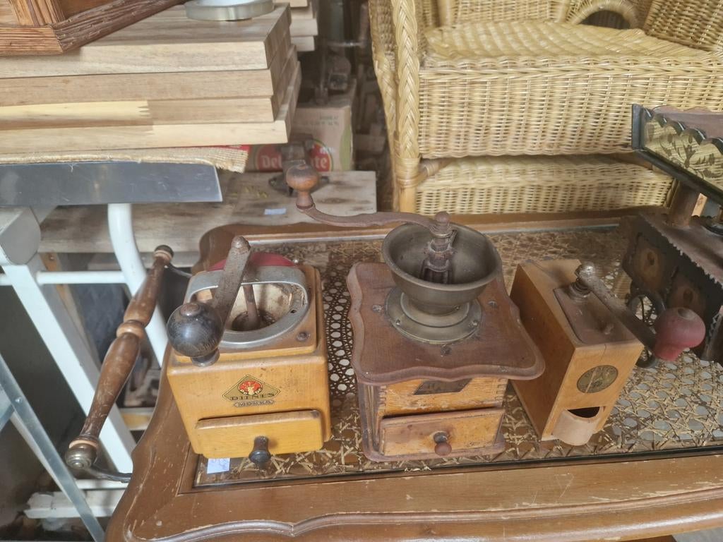 3stuks oude koffiemolens dienes €15 prr stuk, Antiek en Kunst, Ophalen