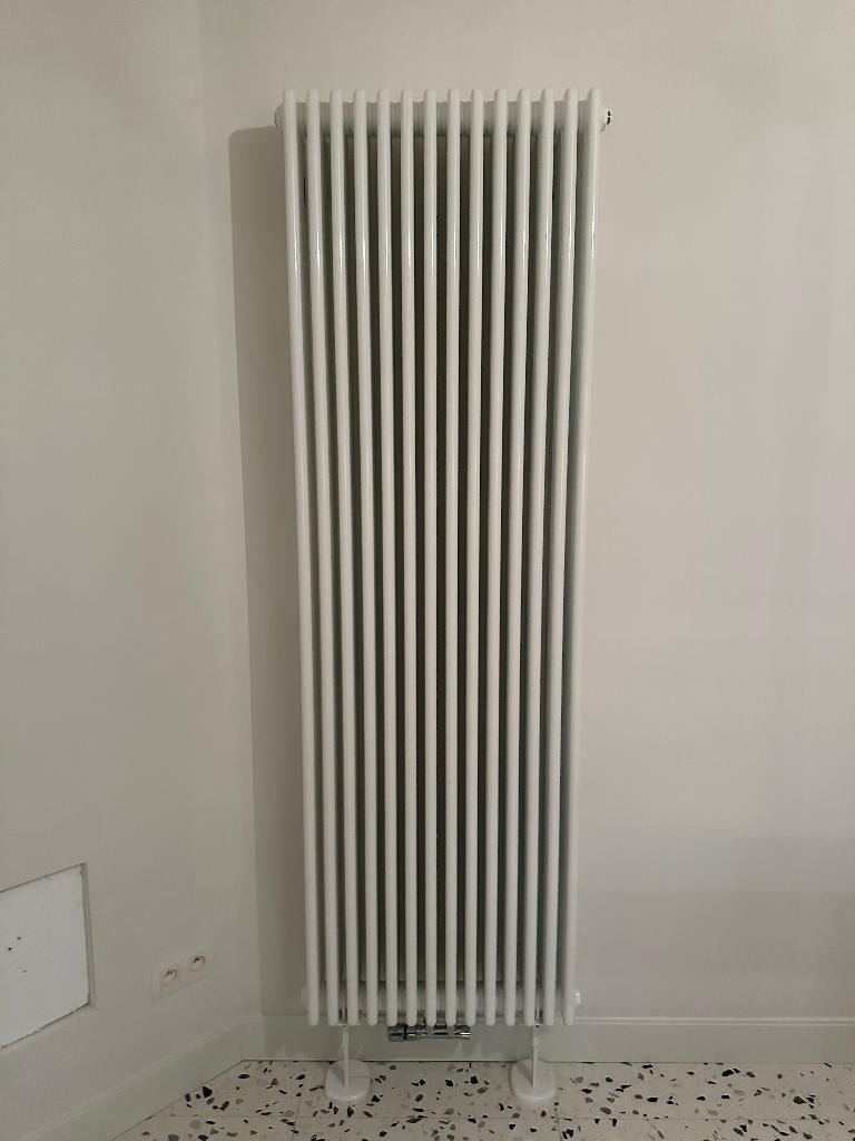 Vasco Ritmo Radiateur – h1800 x l630 – 2422W – RAL 9016, Bricolage & Construction, Enlèvement, 80 cm ou plus, Radiateur, 60 à 150 cm
