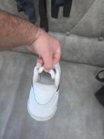 Nike Air Force 1 (triple noire)
 Nike Venture Runner Blanche, Enlèvement ou Envoi, Autres couleurs, Nike, Comme neuf