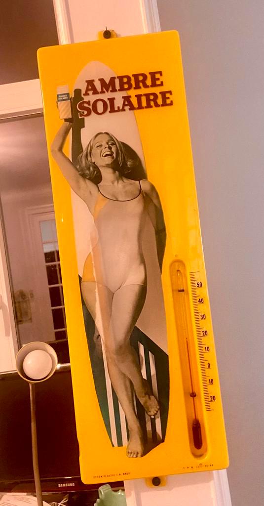 Thermometer AMBRE SOLAIRE ~ 1968 / OTTON Plastic TOPSTAAT 👌, Verzamelen, Merken en Reclamevoorwerpen, Zo goed als nieuw, Reclamebord