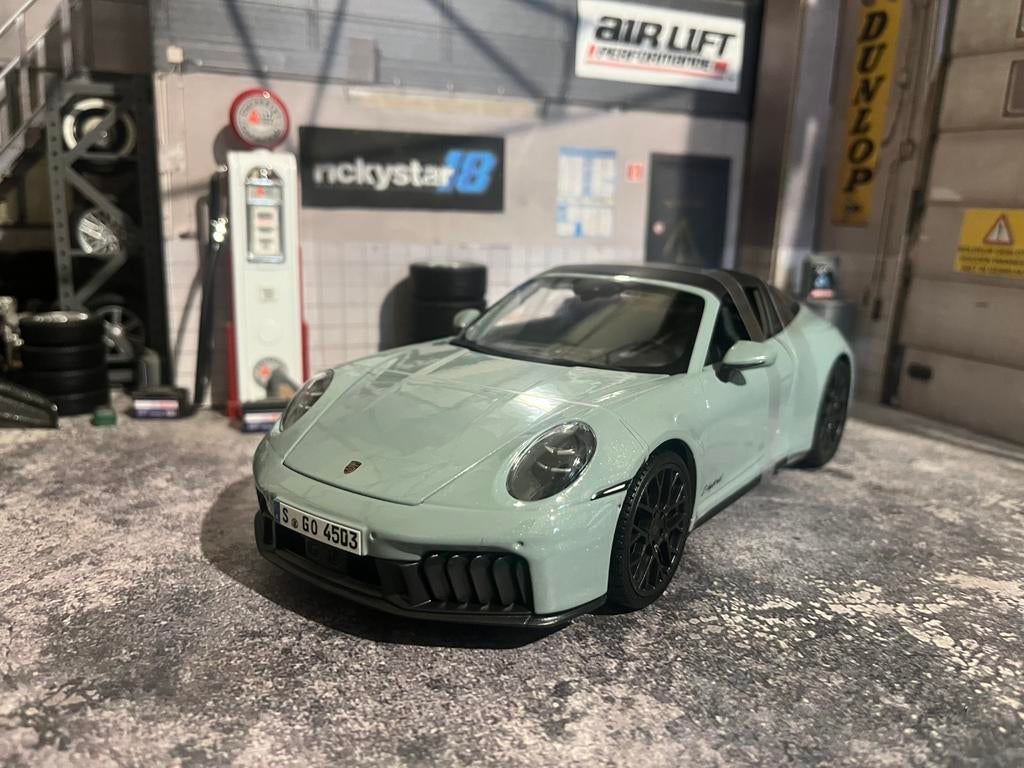1:18 Porsche 911 targa 992.2 - nieuw in de doos, Hobby en Vrije tijd, Modelauto's | 1:18, Ophalen of Verzenden, Zo goed als nieuw