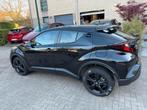 Toyota C-HR Black Edition 1,8l Hybrid  CVT C-ENTER, Auto's, Toyota, Stof, 4 cilinders, 110 g/km, Zwart