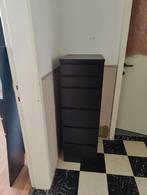 Hoge ladekast met spiegel, Ophalen