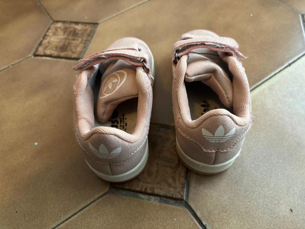 Lots de basket enfant 25, Enfants & Bébés, Vêtements de bébé | Chaussures & Chaussettes, Enlèvement ou Envoi, Utilisé, Autres types