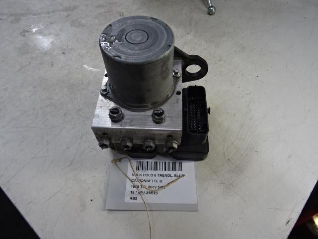BLOC ABS (FREINS ANTI-BLOCAGE) Polo VI (AW1) (2Q0614517AD), Utilisé, Volkswagen