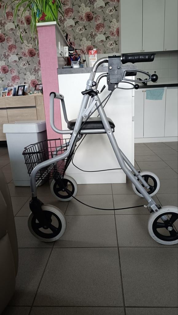 Vermeiren rollator met zitje en mand – €45,00, Ophalen
