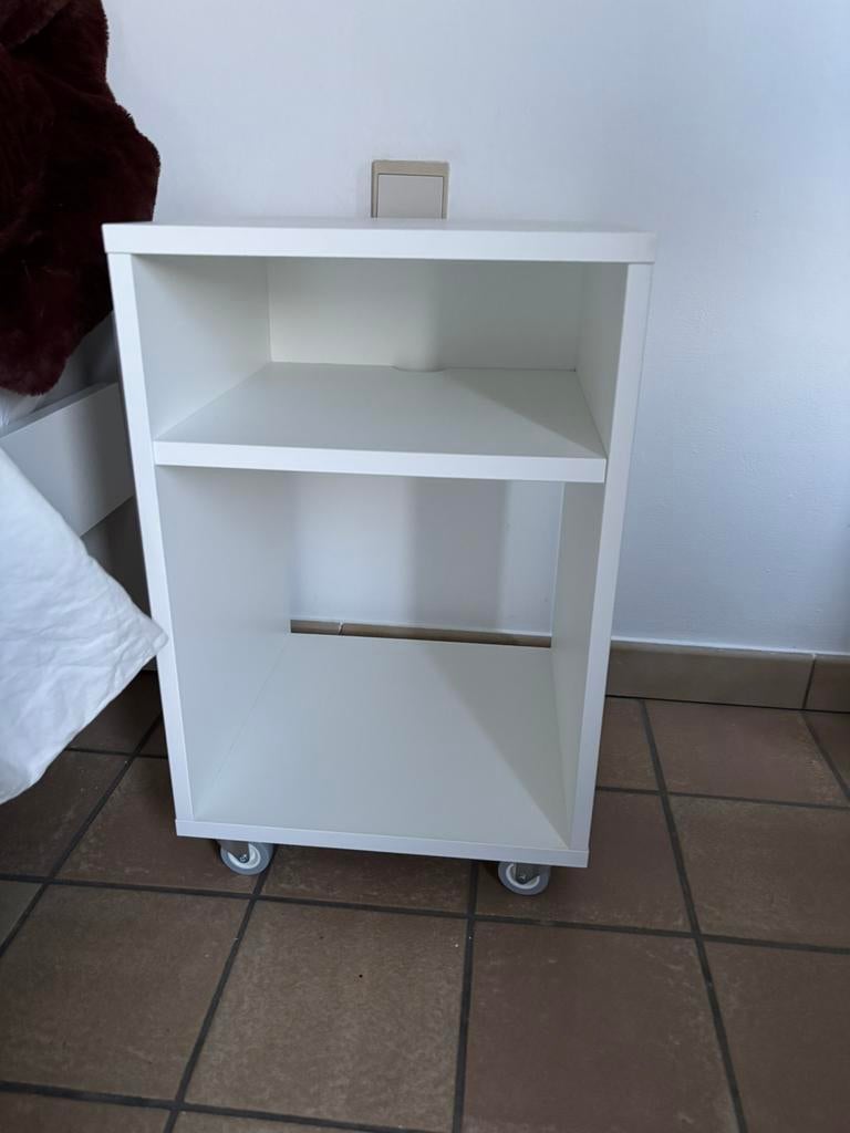Ikea table de nuit vihals, Maison & Meubles, Chambre à coucher | Tables de chevet, Enlèvement ou Envoi, Comme neuf