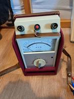 Ancien multimetre avec étui et notice.