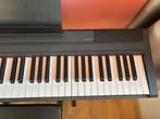 Yamaha p105 met statief en zitbank, Ophalen, Zo goed als nieuw, Yamaha