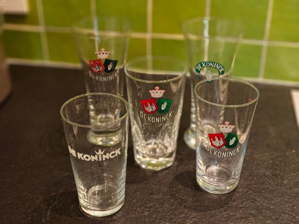 5 vintage De Koninck bierglazen, diverse logo’s & vormen, Verzamelen, Glas en Drinkglazen, Ophalen