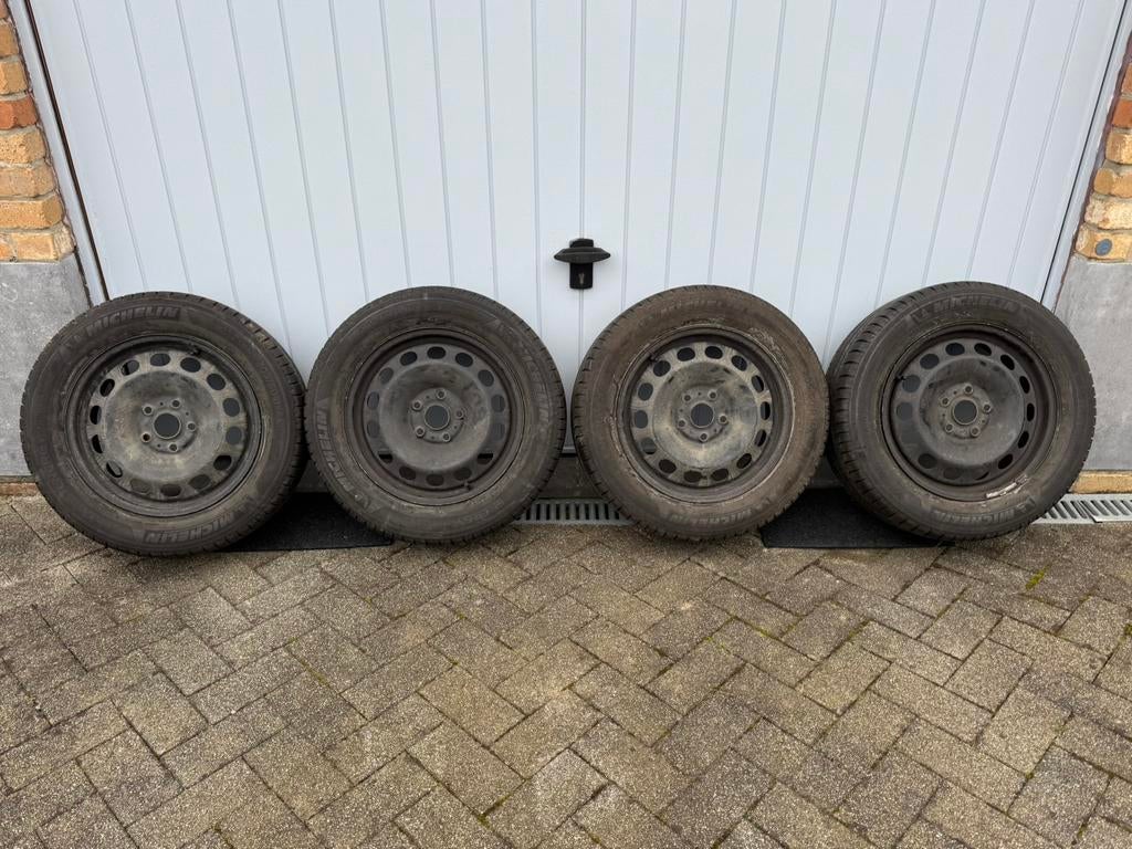 4 pneus Michelin Energy Saver 205/60 R16 sur jantes, Pneus et Jantes, 16 pouces, Pneus été, 205 mm