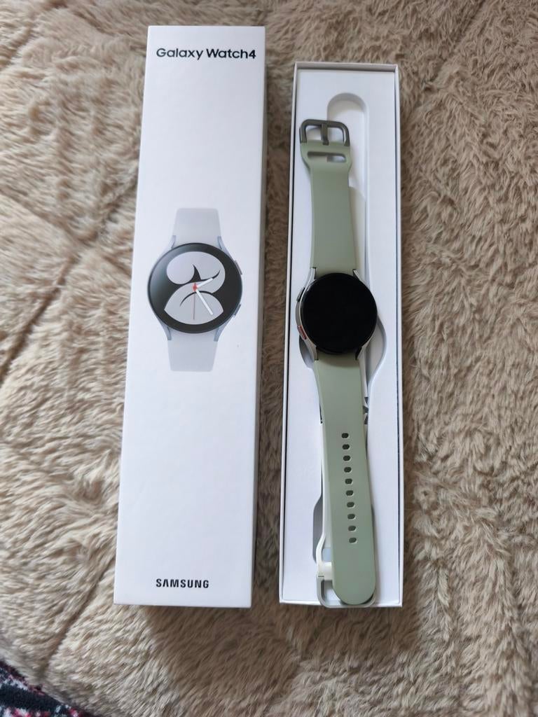 Montre Samsung watch 4 excellent état sans garantie, Conditie