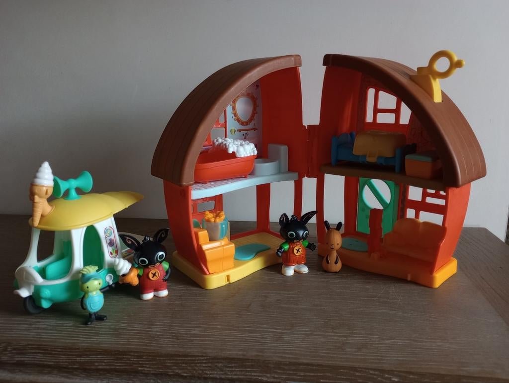 Bing speelhuis met ijscocar van Gilly, Ophalen