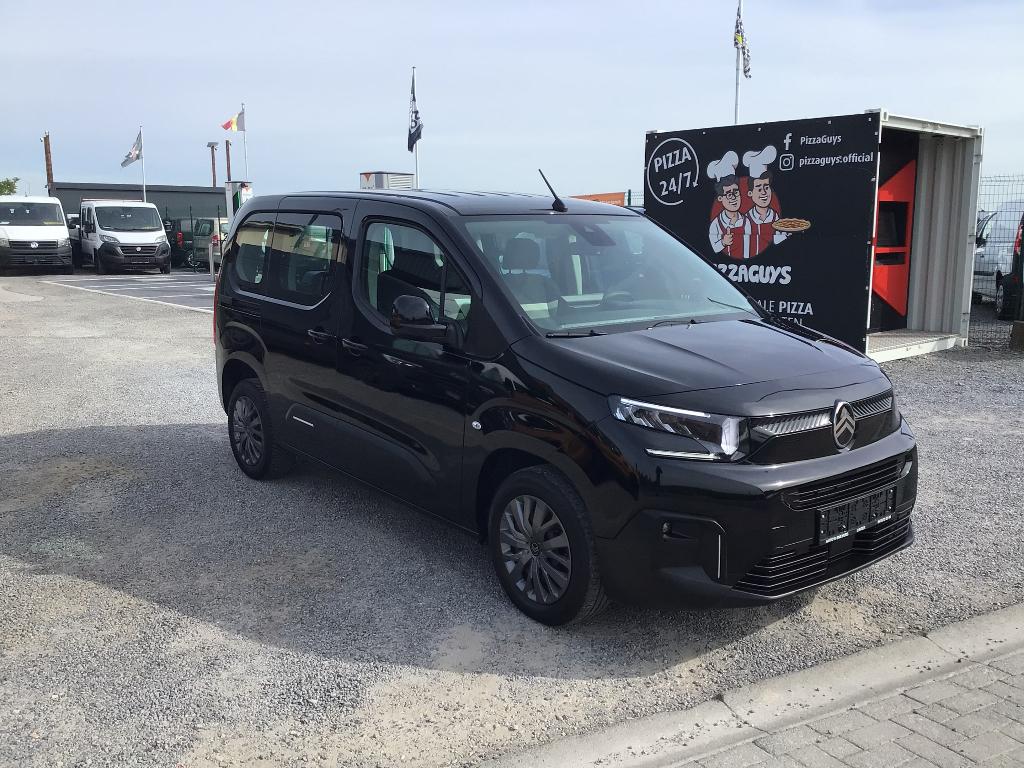 citroen berlingo multispace 12i benzine 2025 35000km 16950e, Auto's, Voorwielaandrijving, 4 cilinders, Zwart, Parkeersensor