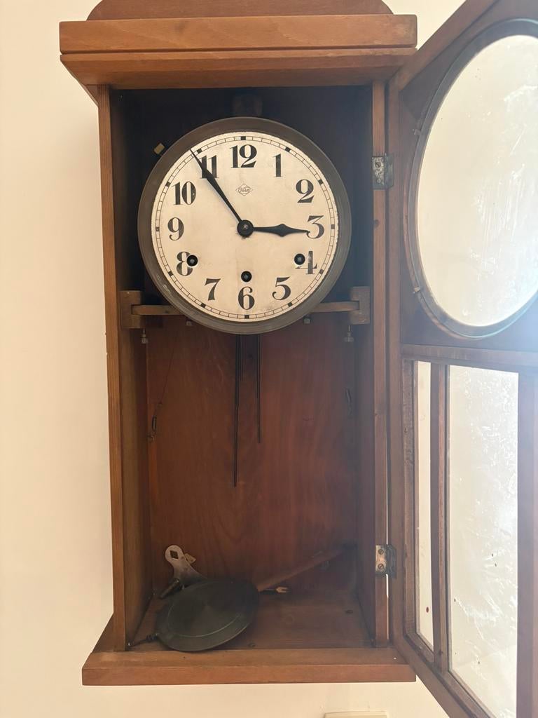 Vedette wandklok, Enlèvement