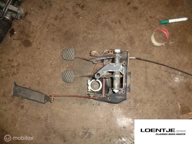 Pedalenset pedalenbak BMW E21 ('76-'84) 315 316 318 320 323i, Gebruikt, Ophalen of Verzenden, BMW, BMW